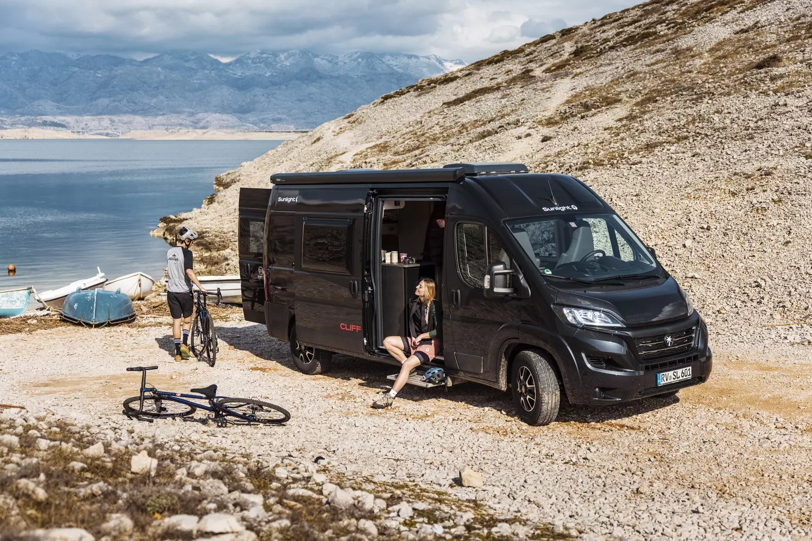 車輛外觀 - 車側全景